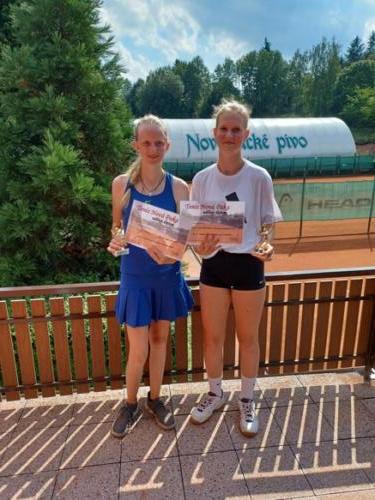 19 Čtyřhra 3. místo - Tereza Kyselová a Nikola Brožková